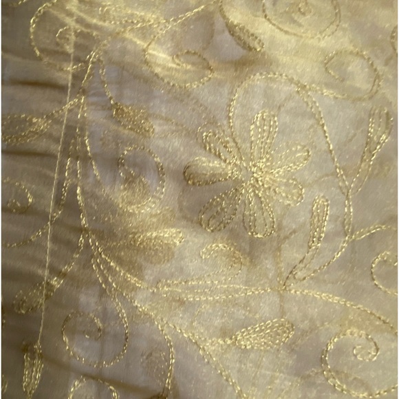 Set of 2 Gold Table Runners with Tassels on Each End - Picture 3 of 10